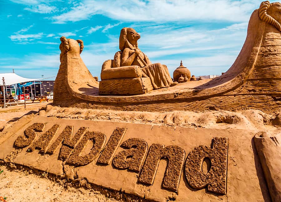 Sandland Kumdan Heykellerin Büyülü Dünyası