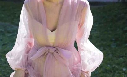 İç Gösteren Elbise Altına Ne Giyilir?