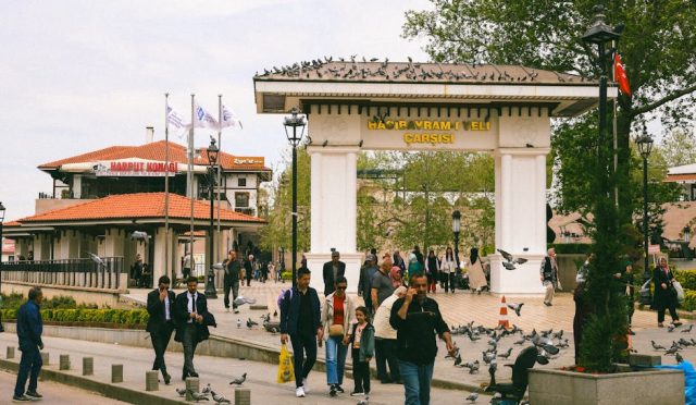 Ankara'nın Kalbinde Zaman Yolculuğu: Hacı Bayram Veli, Augustus Tapınağı ve Bir Gezginin İzlenimleri 2 ankara-nin-kalbinde-zaman-yolculugu-haci-bayram-veli-augustus-tapinagi-ve-bir-gezginin-i-zlenimleri