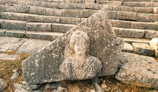 Kibyra Antik Kenti: Medusa'nın Bakışları Altında Gladyatörlerin Yankısı – Burdur Keşfim 5 kibyra-antik-kenti-medusa-nin-bakislari-altinda-gladyatorlerin-yankisi-burdur-kesfim