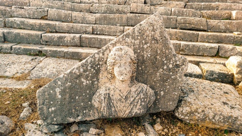 Kibyra Antik Kenti: Medusa’nın Bakışları Altında Gladyatörlerin Yankısı – Burdur Keşfim