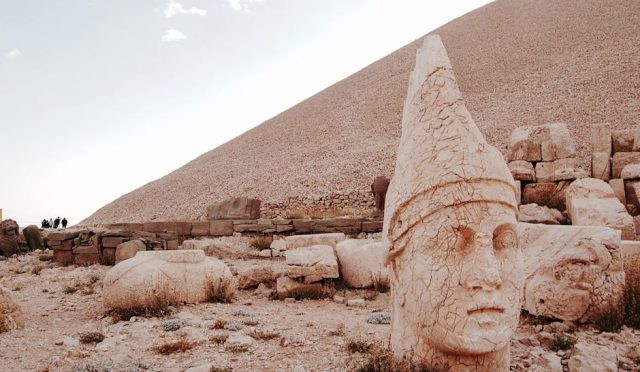 nemrut-dagi-tanrilarin-zirvesindeki-kommagene-kralligi-nin-gizemli-i-zleri