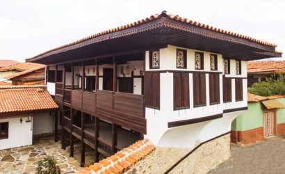 Kula Evleri: Türk ve Rum Mimarilerinin Gizemli Dansı