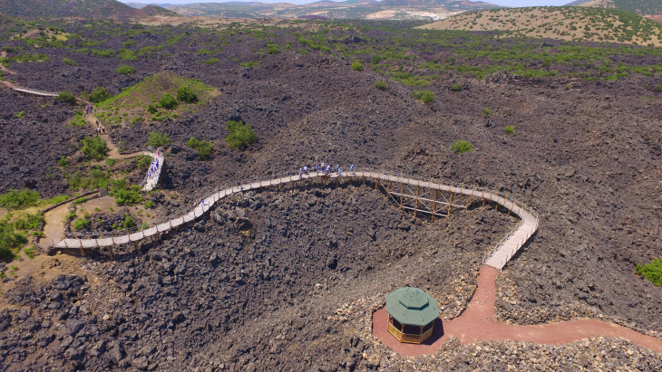 Kula Jeoparkı: Yanık Ülkenin Gizemli Çağrısı ve Volkanların Kalbine Yolculuk