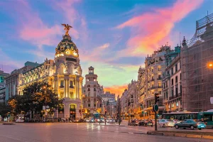 Madrid Gezi Rehberi: Meydanları ve Parklarıyla Yaşayan Şehrin Büyüleyici Kalbine Yolculuk