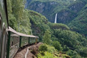 Norveç Flam Treni Macerası: Fiyortların Kalbine Fantastik Bir Yolculuk!