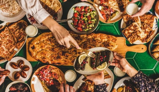 Bayram Sofralarının Keyfini Sağlıkla Çıkarın: Dr. Seren'den Akıllı Beslenme İpuçları