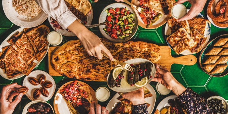 Bayram Sofralarının Keyfini Sağlıkla Çıkarın: Dr. Seren’den Akıllı Beslenme İpuçları