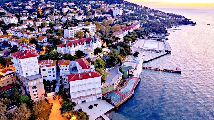 Büyükada Gezi Rehberi: İstanbul’un Kalbinde Prens Adaları’nın Tacı!