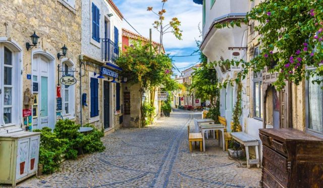 Ege'nin Büyülü Kıyıları: Alaçatı ve Çeşme'de Bir Gezginin Notları