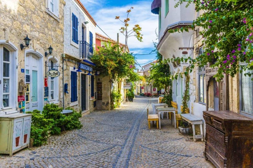 Ege’nin Büyülü Kıyıları: Alaçatı ve Çeşme’de Bir Gezginin Notları