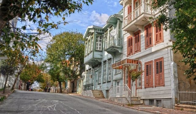 Heybeliada Gezi Rehberi: İstanbul'un En Yeşil Prens Adası'nda Bir Gün