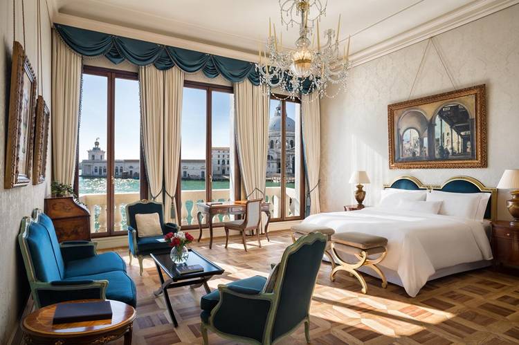 Hindistan'da Konaklama ve Ulaşım: Deneyim Odaklı Seçimler