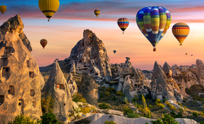 Kapadokya’nın Büyülü Dokunuşu: Gökyüzünden Yerin Altına Unutulmaz Bir Macera Rehberi