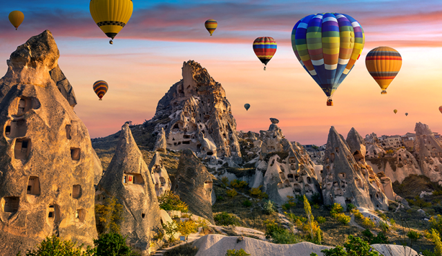 Kapadokya’nın Büyülü Dokunuşu: Gökyüzünden Yerin Altına Unutulmaz Bir Macera Rehberi