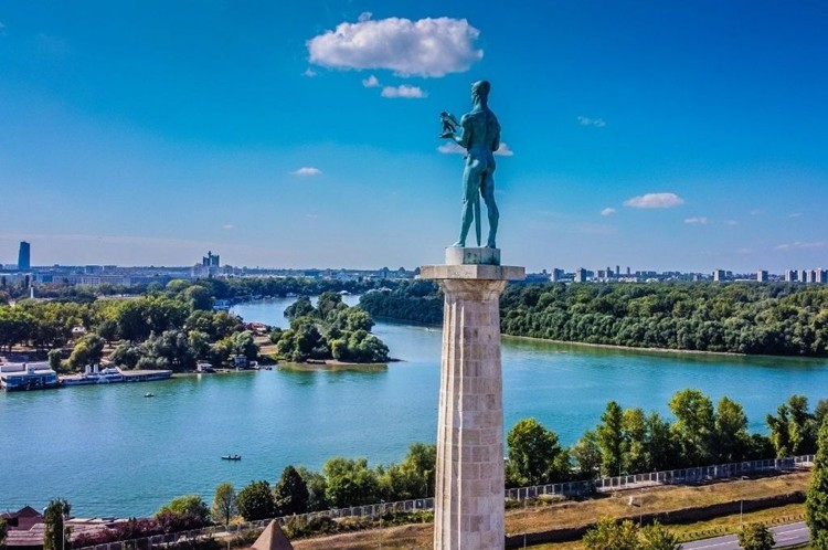 Otobüsle Balkanlar Turu: Benimle Tarihin ve Doğanın Kucağında Bir Gezi Macerası! 1 Neden Otobüsle Balkanlar Turu Yapmalıyım? Tarih, Doğa ve Kültürün Dansı