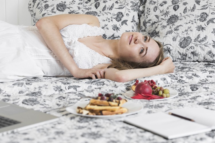 Uyku Apnesi ve Beslenme İlişkisi: Sağlıklı Bir Uyku İçin Tabağınızda Ne Olmalı?