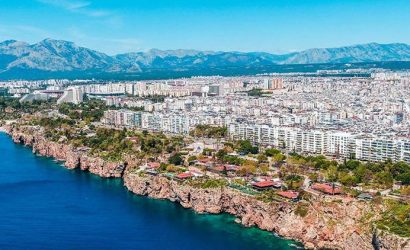 Antalya Falezleri Boyunca Bir Rüyaya Uyanın: Parklar ve Gizli Kaya Plajları Keşfim!