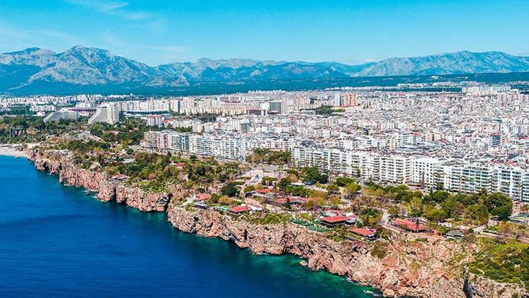 Antalya Falezleri Boyunca Bir Rüyaya Uyanın: Parklar ve Gizli Kaya Plajları Keşfim!