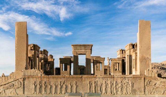 Antik İran'ın Kalbinde Bir Zaman Yolculuğu: Pasargad ve Persepolis Gezisi