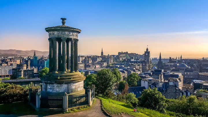 Edinburgh'a Yolculuk İlk Adımlar ve Beklenmedik Bir Karşılama