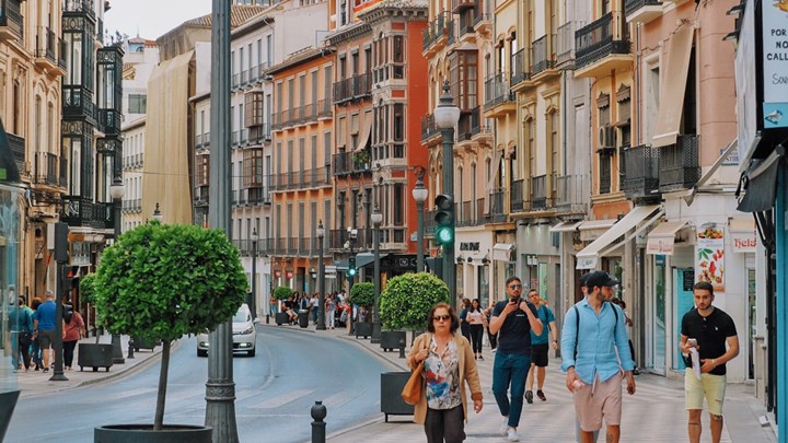 Granada Gezi Rehberi: Endülüs'ün Kalbinde Masalsı Bir Keşif 1 Granada'nın Kalbi Nerede Atıyor Şehrin Ruhuyla Tanışın