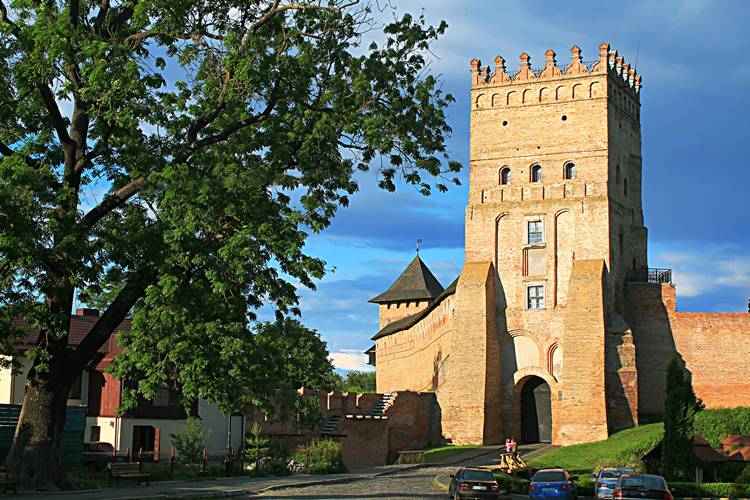 Lutsk Gezi Rehberi: Ukrayna'da Gizli Kalmış 'Küçük Roma'yı Keşfedin! 1 Lutsk'a Nasıl Ulaşılır ve İlk İzlenimlerim Nelerdi?