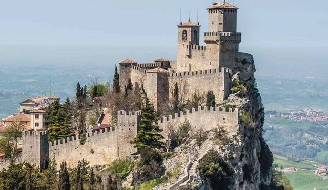 San Marino Gezi Rehberi: Titano Dağı'nda Yükselen Özgürlük Öyküsü