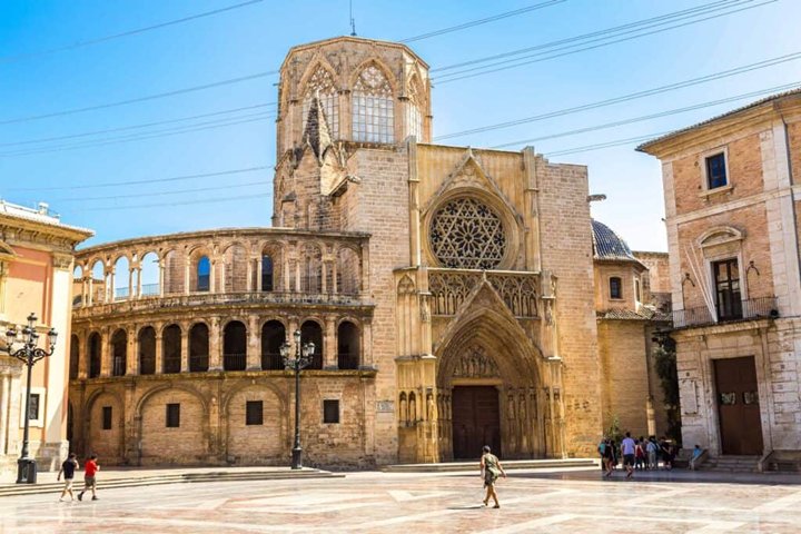 Valensiya'nın Kalbine Yolculuk: Ciutat Vella ve Tarihi Dokunuşlar