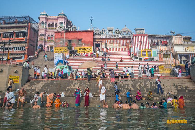 Varanasi: Doğum ve Ölümün Dans Ettiği Kutsal Şehir