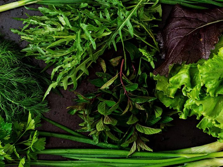 Dr. Seren'den Yeşil Yapraklı Sebzelerin Mucizevi Faydaları: Sağlığınız İçin Bir Doğa Armağanı 1 Yeşil Yapraklı Sebzeler: Tabağımızdaki Doğal Eczane