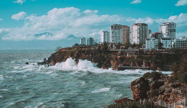 antalya-falezleri-boyunca-bir-ruyaya-uyanin-parklar-ve-gizli-kaya-plajlari-kesfim