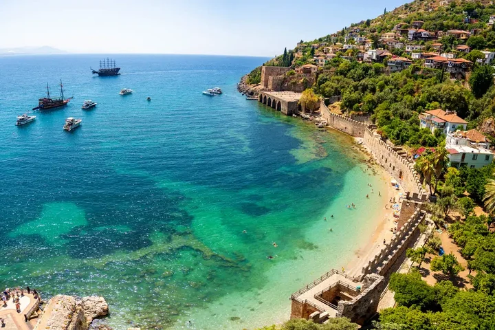 Antalya Gezi Rehberi: Kaleiçi’nin Büyülü Sokaklarında Bir Keşif