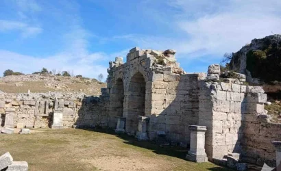 Kremna Antik Kenti: Toroslar'ın Uçurum Çiçeği ve Zamanda Yolculuk Rehberi