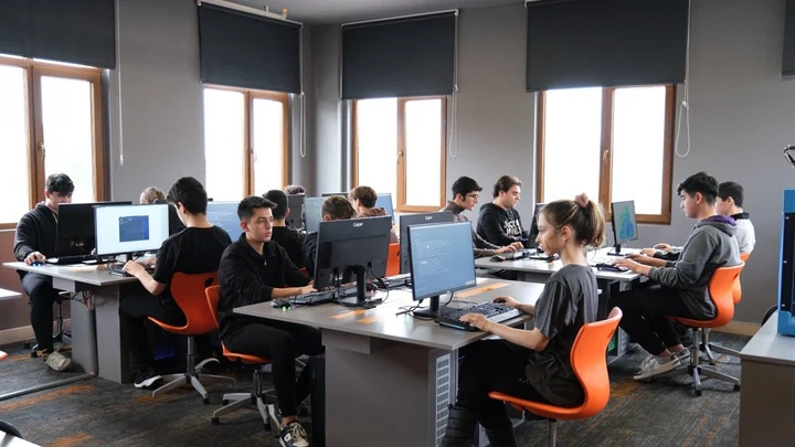 Çocuğumun Hayatını Şekillendiren Lise Tercihi 1 Lise Tercihi Neden Bir Çocuğun Geleceğini Doğrudan Etkiler?