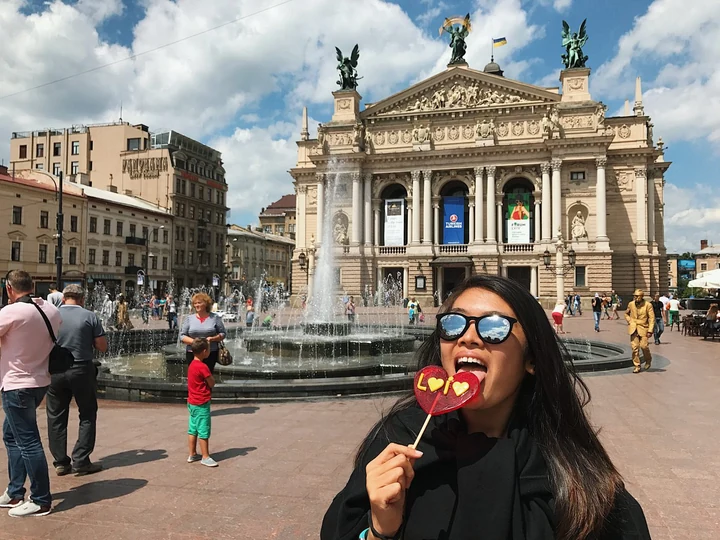 Lviv'in Kalbine Bir Lezzet Yolculuğu: Yeme, İçme ve Gece Hayatı Rehberiniz 1 Lviv'in Gastronomi Haritası: Nerede Ne Yemeli?