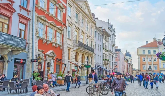 Lviv'in Kalbine Bir Lezzet Yolculuğu: Yeme, İçme ve Gece Hayatı Rehberiniz