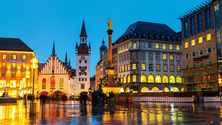 Münih Gezi Rehberi: Bavyera'nın Kalbinde Tarih, Sanat, Kültür ve Bira Dolu Bir Keşif! 1 Münih'e Ulaşım ve Şehir İçi Rotalar: Kaybolmak Yok!