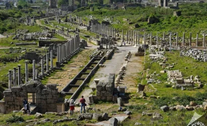 Perge Antik Kenti: Helenistik Dünyanın İncisi ve Roma'nın Görkemli Mirası