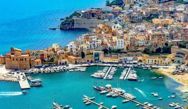 Sicilya Gezi Rehberi I: Doğu Kıyısı – Akdeniz'in Kalbindeki Barok Rüyası!