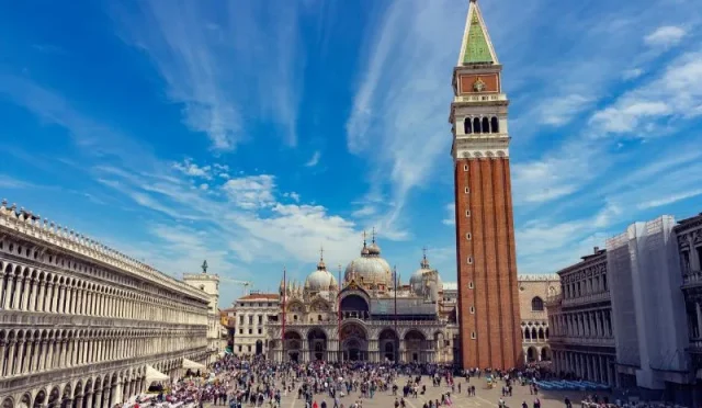 Venedik'in Kalbi: San Marco Meydanı'nı Benimle Keşfet! (Kapsamlı Rehber)