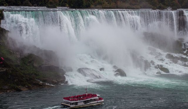 niagara-selalesi-ters-akan-selalenin-buyuleyici-hikayesi-ve-unutulmaz-bir-gezi-rehberi