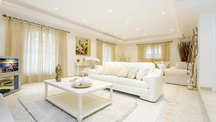 Beyaz ve Krem Renkli Mobilyaları Temiz Tutmanın 10 Püf Noktası 1 Beyaz ve Krem Koltuk Takımı Temizliğinde Doğru Temizlik Alışkanlıkları