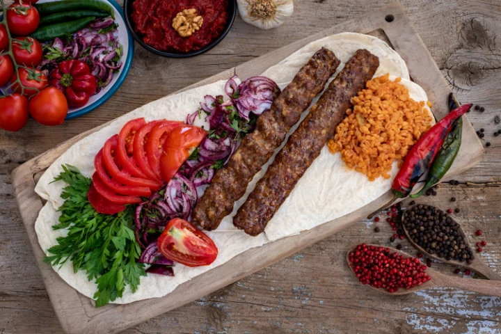 Ahura Grill Mezze – Varşova'nın Türk Mutfağındaki Öncü Adresi