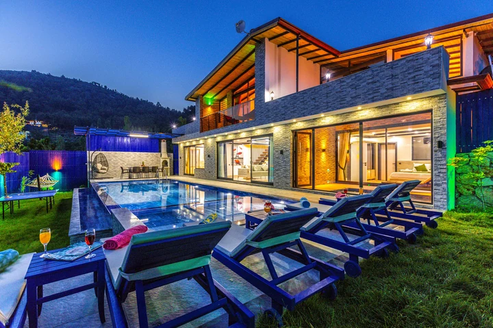 Ağustos Ayında Kiralık Villa Tatilinin Avantajları